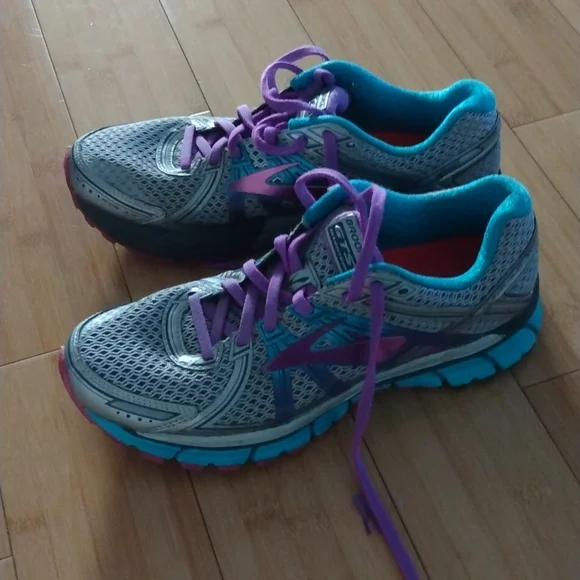 Brooks Women's Adrenaline GTS 17 Running Shoe size 9 NARROW. - Picture 2 of 10